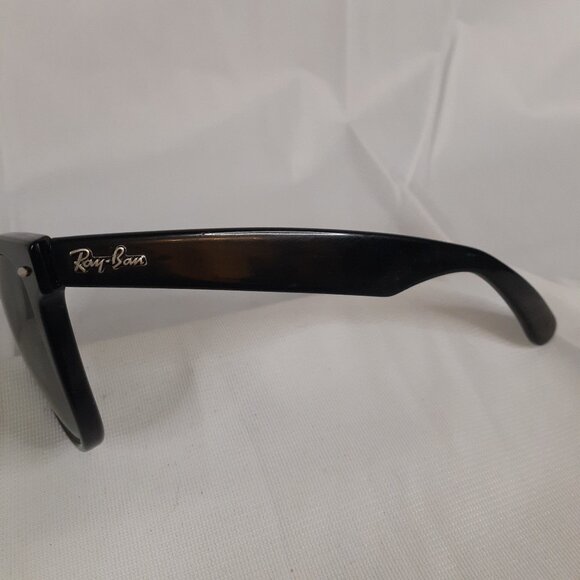 Ray-Ban Wayfarer II Sunglasses with Black Frame - Picture 4 of 6